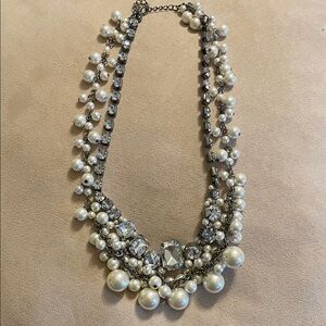 Elegant Pearl and Crystal Necklace